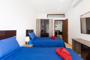Un pat sau paturi într-o cameră la PC3- Centrally Located Apt-Close to University