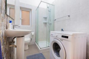 Kopalnica v nastanitvi PC3- Centrally Located Apt-Close to University