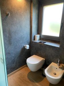 A bathroom at Casa Rural el Serrat de Baix