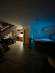 Posteľ alebo postele v izbe v ubytovaní Zalakarosi Zóra Apartmanház