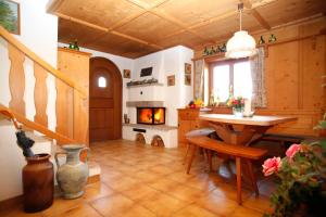 A kitchen or kitchenette at Gästehaus Kirner - Bad Feilnbach