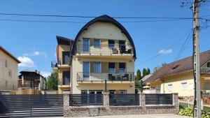 Budova, v ktorej sa apartmán nachádza