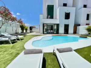 Bazén v ubytování Taucho - private, heatable pool, BBQ, 4 bedrooms - Vivienda vacacional nebo v jeho okolí