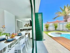 Bazén v ubytování Taucho - private, heatable pool, BBQ, 4 bedrooms - Vivienda vacacional nebo v jeho okolí