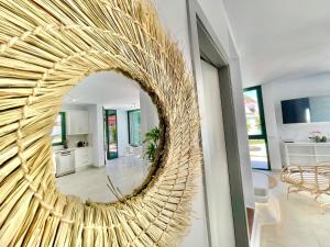 TV a/nebo společenská místnost v ubytování Taucho - private, heatable pool, BBQ, 4 bedrooms - Vivienda vacacional