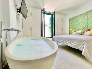 Postel nebo postele na pokoji v ubytování Taucho - private, heatable pool, BBQ, 4 bedrooms - Vivienda vacacional