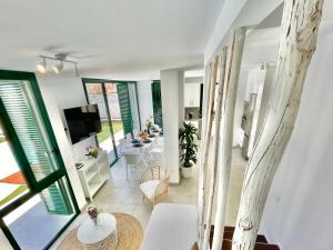 TV a/nebo společenská místnost v ubytování Taucho - private, heatable pool, BBQ, 4 bedrooms - Vivienda vacacional