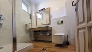 Kúpeľňa v ubytovaní Zalakarosi Zóra Apartmanház