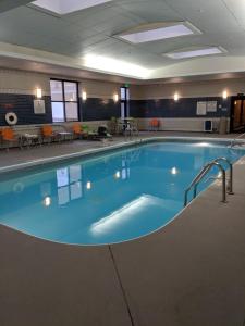 Bazén v ubytování Holiday Inn Champaign by IHG nebo v jeho okolí