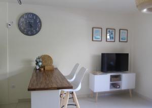 TV a/nebo společenská místnost v ubytování Apartamento Ro-Ro Valle Gran Rey