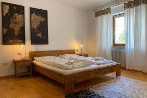 מיטה או מיטות בחדר ב-Große Wohnung mit Garagenparkplatz