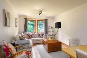 Televisyen dan/atau pusat hiburan di The Nook Holiday Cottage