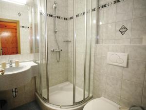 Koupelna v ubytování Seecamping & Pension Mentl