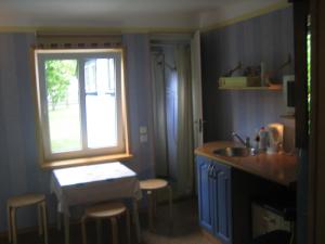 Una cocina o zona de cocina en Karusselli 35 Apartment