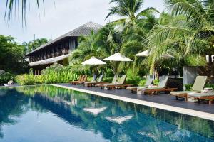 Bazén v ubytování Royal River Kwai Resort and Spa nebo v jeho okolí