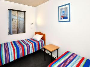 Ένα ή περισσότερα κρεβάτια σε δωμάτιο στο Providence Apartment 3
