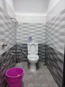 Koupelna v ubytování Kayangan Inn