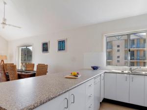 A kitchen or kitchenette at Seachange Apartment 3