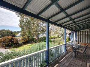 Gallery image of The Lakes Cottage in Tea Gardens