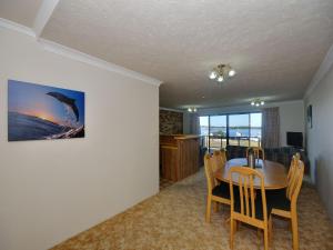 a dining room with a table and chairs in a room at 4 Rio Vista in Hawks Nest