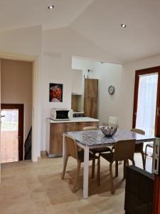 Dapur atau dapur kecil di Villa Mathias