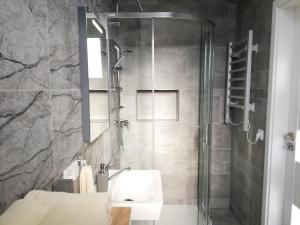 Koupelna v ubytování Apartmány Pod Čápy, Nasavrky