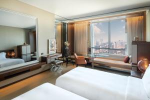 迪拜Paramount Hotel Dubai的市景卧室 - 带1张床 更多37张照片