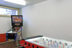 Sala de juegos en St. Moritz Youth Hostel