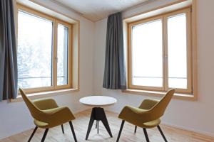 Un lugar para sentarse en St. Moritz Youth Hostel