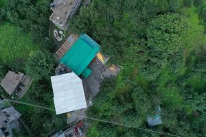 an overhead view of a building in a forest at Jungle by sturmfrei Manali in Manāli