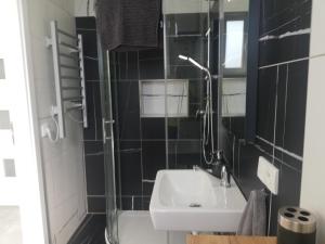Koupelna v ubytování Apartmány Pod Čápy, Nasavrky