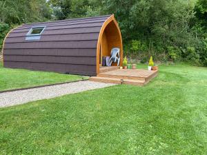 Garden Cottage Glamping Pod外面的花园