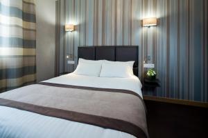 Postelja oz. postelje v sobi nastanitve Hôtel d'Orléans