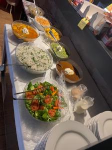Makanan di atau berdekatan hotel