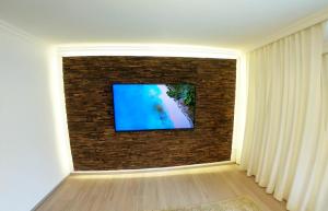 TV a/nebo společenská místnost v ubytování Antike & Modern DELUXE