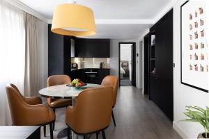Kuchyň nebo kuchyňský kout v ubytování 15 Basil Street Knightsbridge, Luxury Serviced Apartments