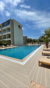 a large swimming pool in front of a building at Hotel Qeparo in Qeparo