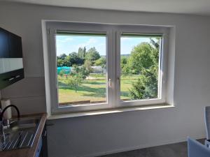a kitchen window with a view of a field at Ferienhaus Jagomast in Glindow