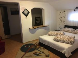 Una cama o camas en una habitación de Casa de oaspeti Anciupi Vendeghaz