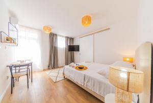 Posteľ alebo postele v izbe v ubytovaní Central Seaside Residence