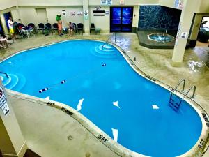 a large blue swimming pool in a hospital at Beech Mountain Cozy Condo in Beech Mountain