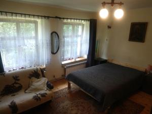 Ένα ή περισσότερα κρεβάτια σε δωμάτιο στο Pod Kasztanami Blanki