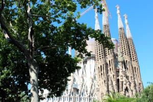 una vista de la sagrada familia catedral en Villa Sagrada, en Barcelona