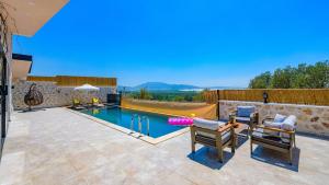 Πισίνα στο ή κοντά στο Villa Selim - 1 Bed Honeymoon Villa with jacuzzi in Kalkan