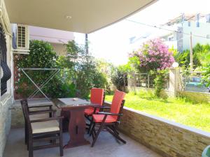 Vonkajšia záhrada v ubytovaní Iro Apartments