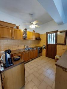 Köök või kööginurk majutusasutuses Dimitrios