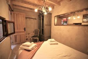 A bed or beds in a room at Wabisabi Townhouse