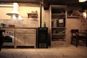 A kitchen or kitchenette at Wabisabi Townhouse