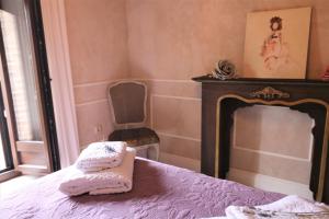 A bed or beds in a room at Wabisabi Townhouse