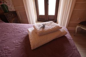 A bed or beds in a room at Wabisabi Townhouse